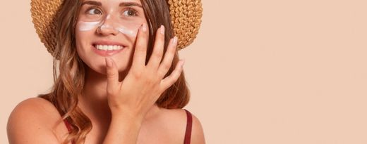 ¿Sabías que necesitas protegerte del sol más allá de ir a la playa y a la piscina?