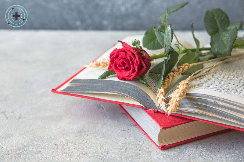 El significado de regalar libros y rosas