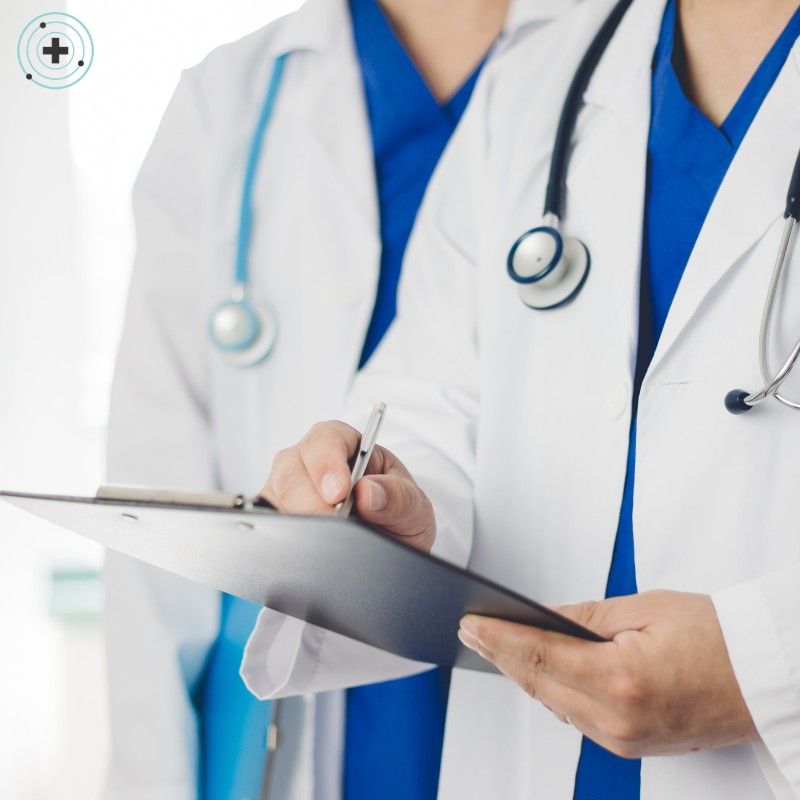 2. Mezclar medicamentos sin consultar a un profesional